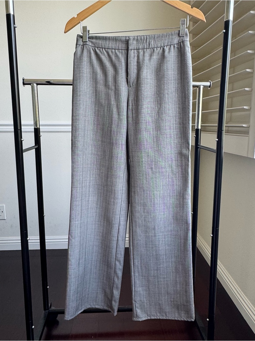 Dana Buchman Women's Petite Dress Pants 4P Grey/light pink pinstriped pre-owned
